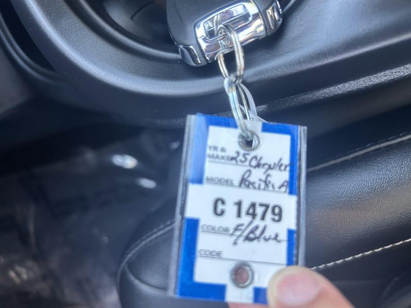 New 2025 Chrysler Pacifica Hybrid SelectImage 30