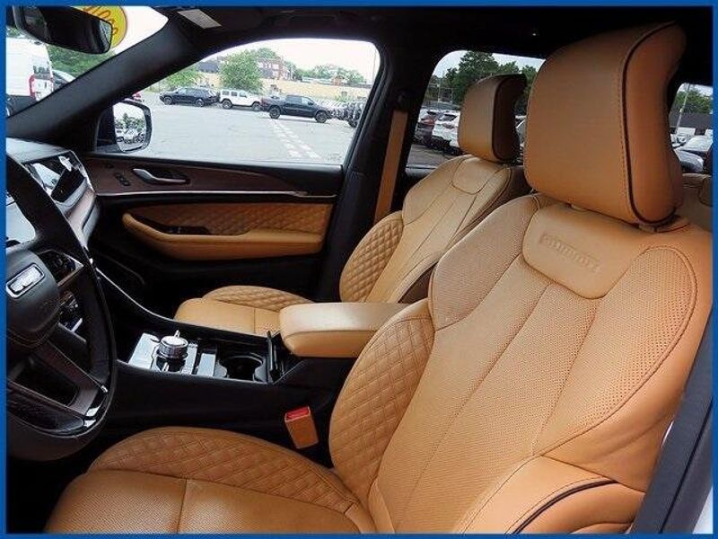 2024 Jeep Grand Cherokee SummitImage 14