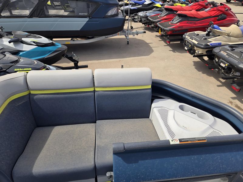 NEW 2026 SEADOO SWITCH CRUISE LIMITED 21 300HP DOUBLE BIMINI WITH GALVANIZED TRAILER Image 4