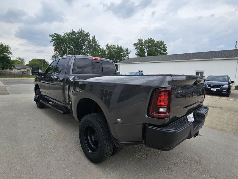 2025 RAM 3500 TradesmanImage 6