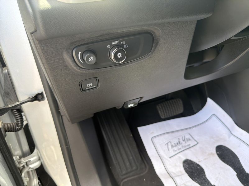 Used 2022 GMC Terrain SLEImage 33