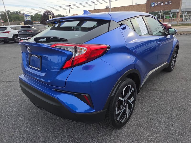 2018 Toyota C-HR XLE photo 3