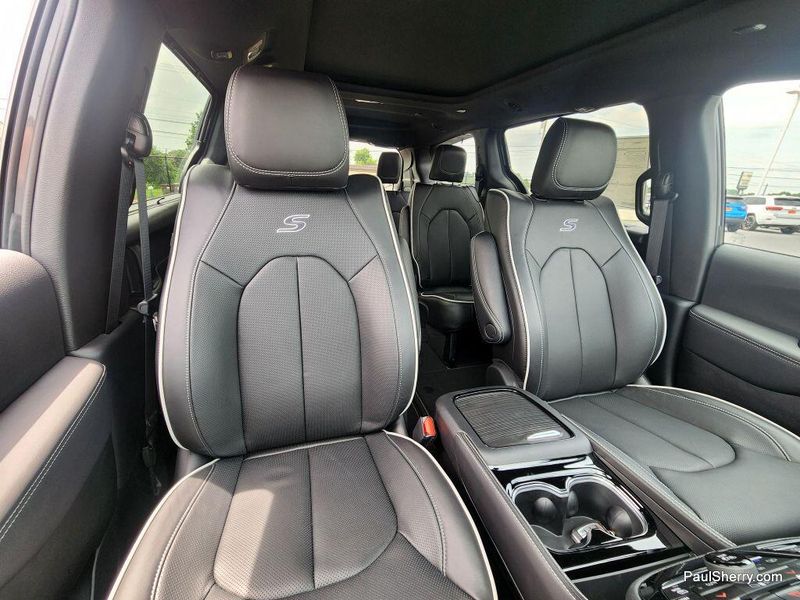 New 2025 Chrysler Pacifica LimitedImage 44