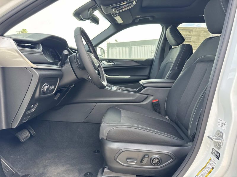 New 2026 Jeep Grand Cherokee L Laredo X 4x2