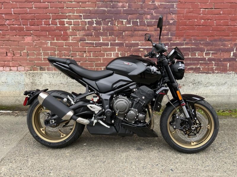 2027 Triumph TRIDENT 800