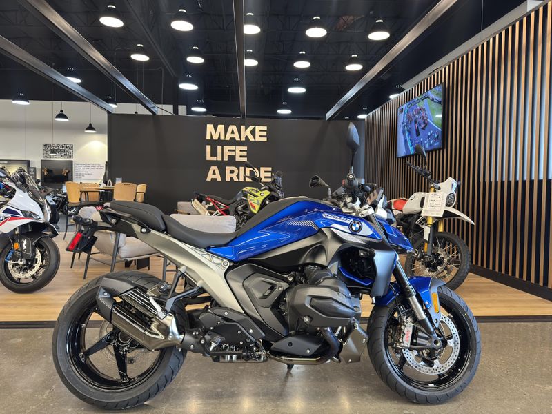 2026 BMW R 1300 R - RACING BLUE METALLIC 