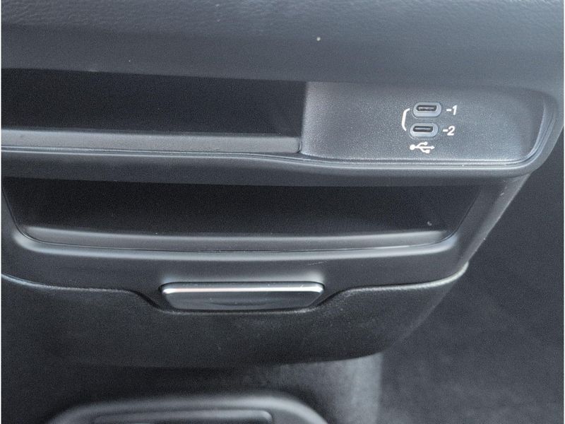 New 2027 Chrysler Pacifica SelectImage 17