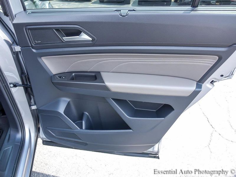 2022 Volkswagen Atlas V6 SEL Premium R-Line photo 23