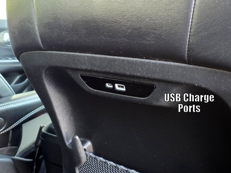 Used 2025 Chrysler Pacifica Select