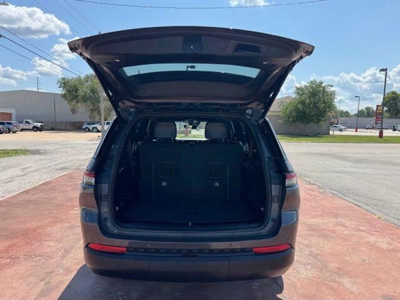 Used 2025 Jeep Grand Cherokee L Altitude XImage 7