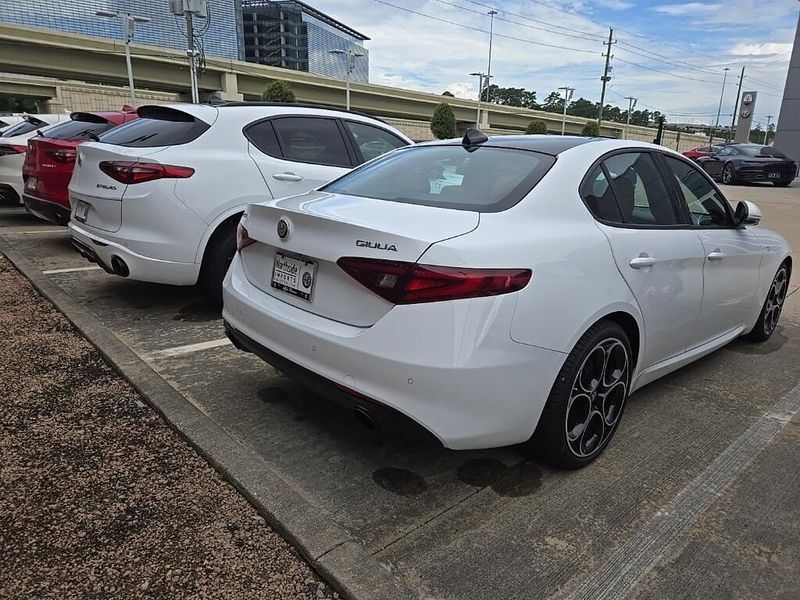 2022 Alfa Romeo Giulia TiImage 3