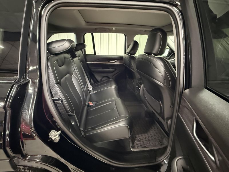 Used 2023 Jeep Grand Cherokee LimitedImage 10