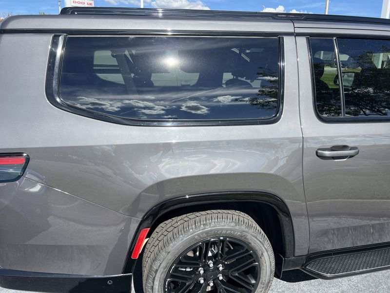 2024 Jeep Wagoneer L Series II CarbideImage 7