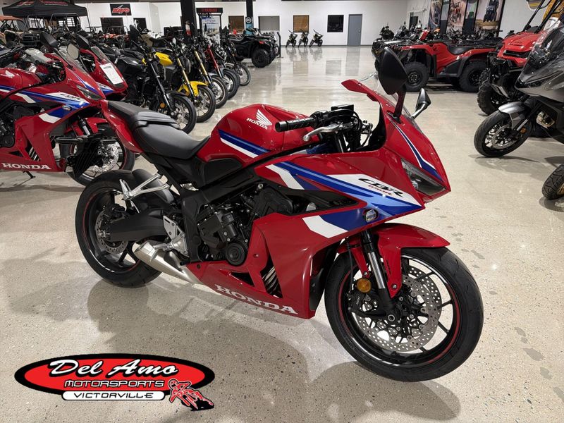 New 2026 Honda CBR650R E-CLUTCH Image 1
