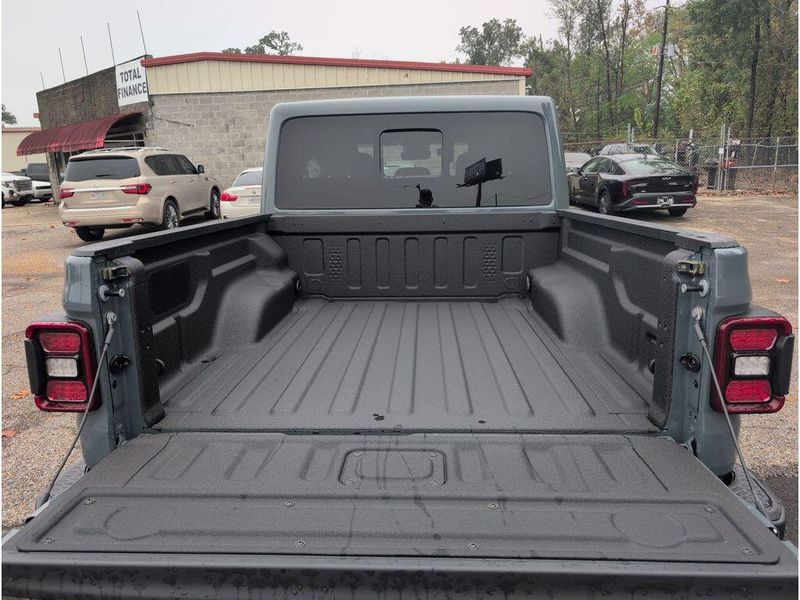 New 2025 Jeep Gladiator Mojave 4x4Image 35