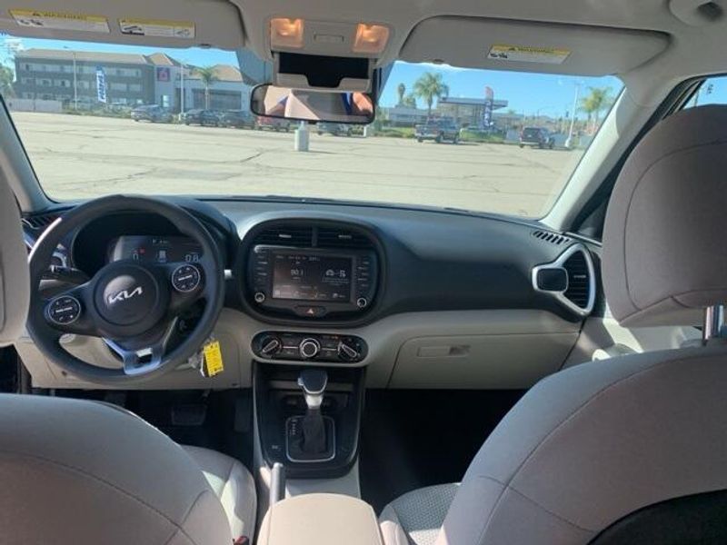 Used 2025 Kia Soul LXImage 11