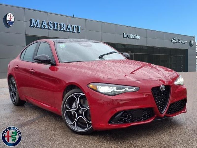 2025 Alfa Romeo Giulia Image 1