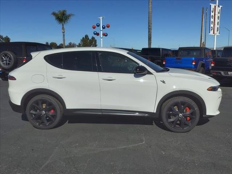 2024 Dodge Hornet R/T in a Q Ball exterior color and Blackinterior. Perris Valley Auto Center 951-657-6100 perrisvalleyautocenter.com 