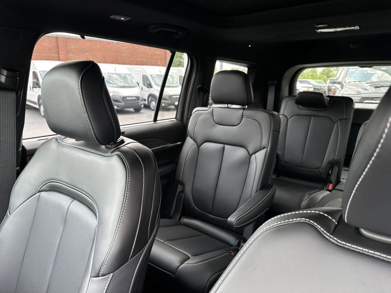 New 2025 Jeep Grand Cherokee L Limited 4x4Image 29