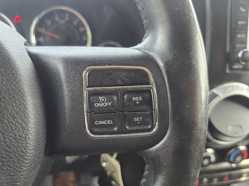 2014 Jeep Wrangler Unlimited Sahara photo 13