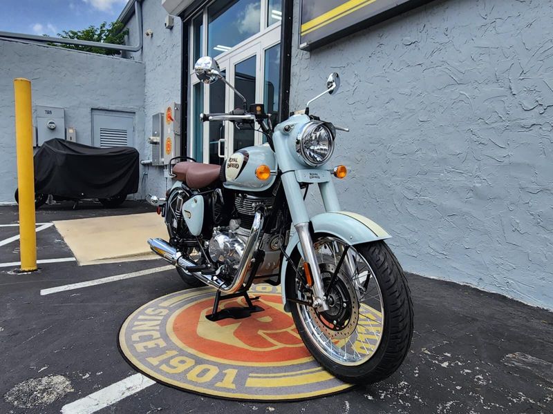 New 2024 Royal Enfield CLASSIC 350 Image 9
