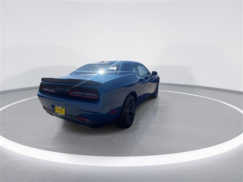 2022 Dodge Challenger SXTImage 8