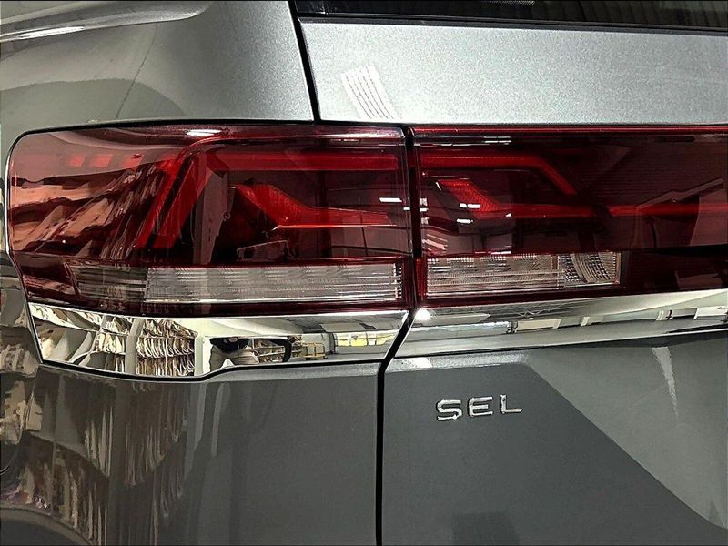 Used 2024 Volkswagen Atlas SEL Premium AWD R-Line w/Sunroof/NavImage 25