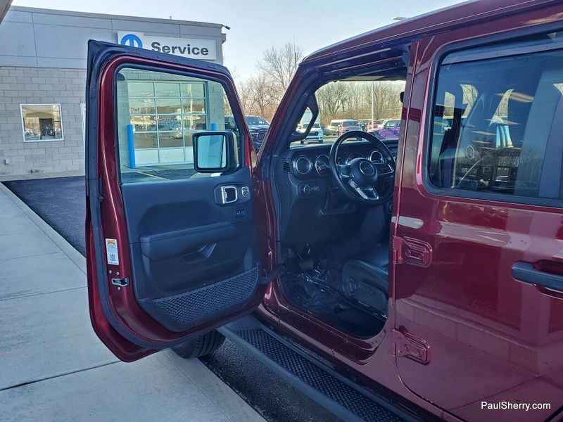 Used 2022 Jeep Wrangler Unlimited Sahara Altitude