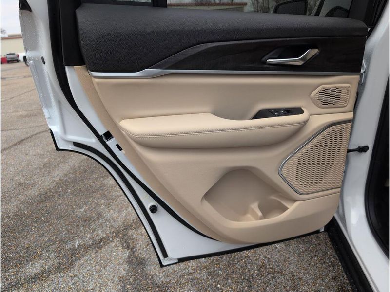 New 2026 Jeep Grand Cherokee Limited 4x2Image 33