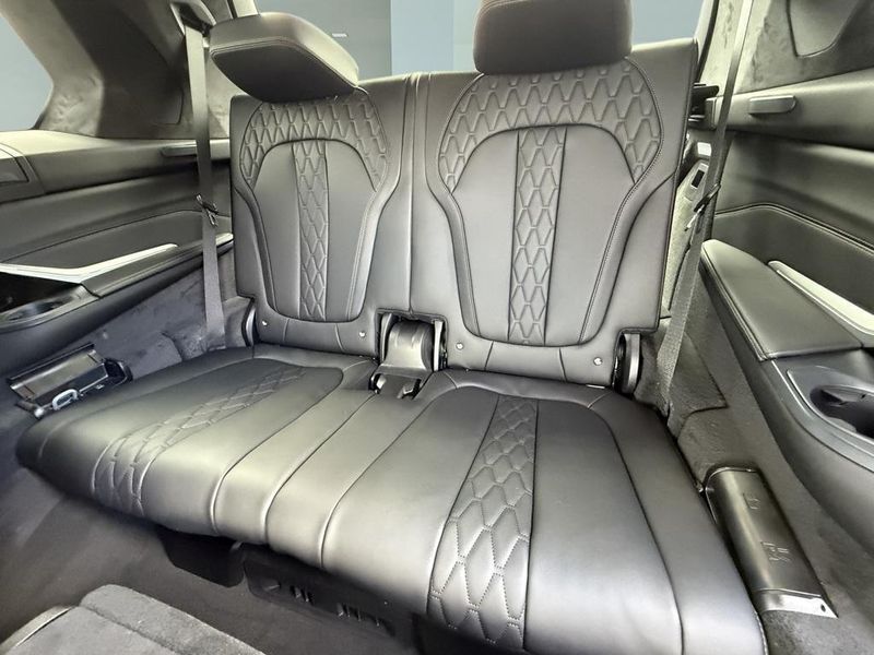 2025 BMW X7 M60iImage 28