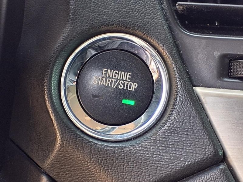 Used 2017 GMC Yukon DenaliImage 9