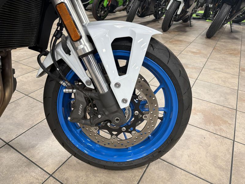 Used 2023 Suzuki GSX-8S Image 22