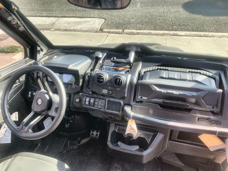 New 2025 Can-Am DEFENDER MAX LONE STAR CAB HD10 Image 16