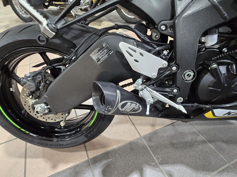 USED 2025 KAWASAKI NINJA ZX6R KRT EDITION LIME GREEN AND EBONY AND PEARL BLIZZARD WHITE Image 20