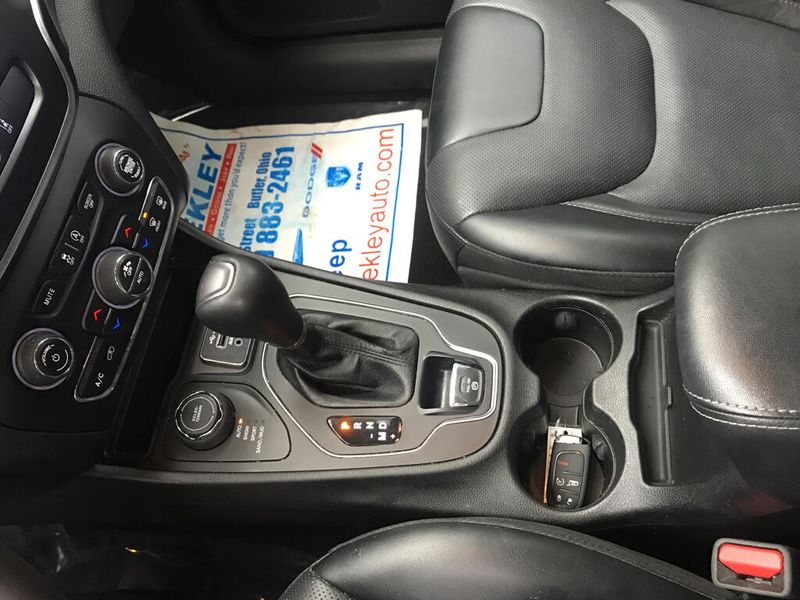 Used 2022 Jeep Cherokee Latitude LuxImage 11