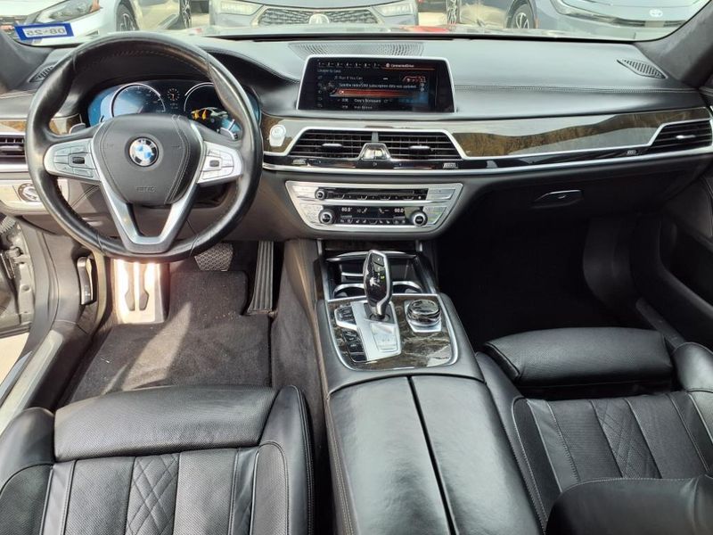 2016 BMW 750i 750iImage 4