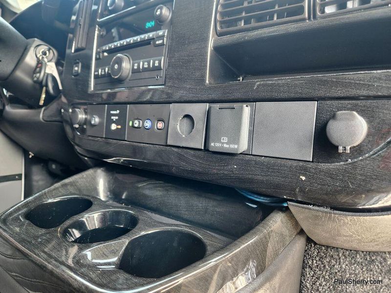 2022 GMC Savana Image 37
