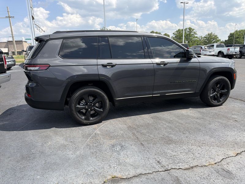 Used 2024 Jeep Grand Cherokee L LimitedImage 7