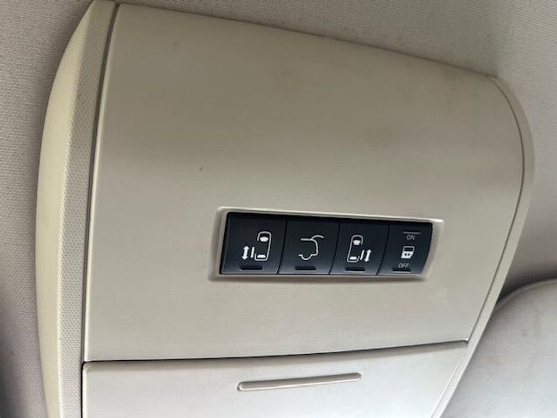 Used 2014 Chrysler Town & Country Image 20