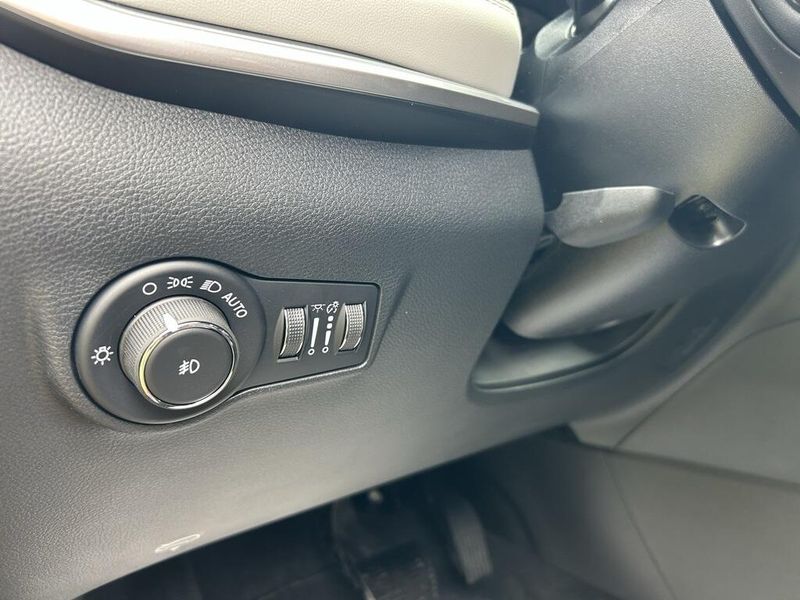 2025 Jeep Compass Limited photo 13
