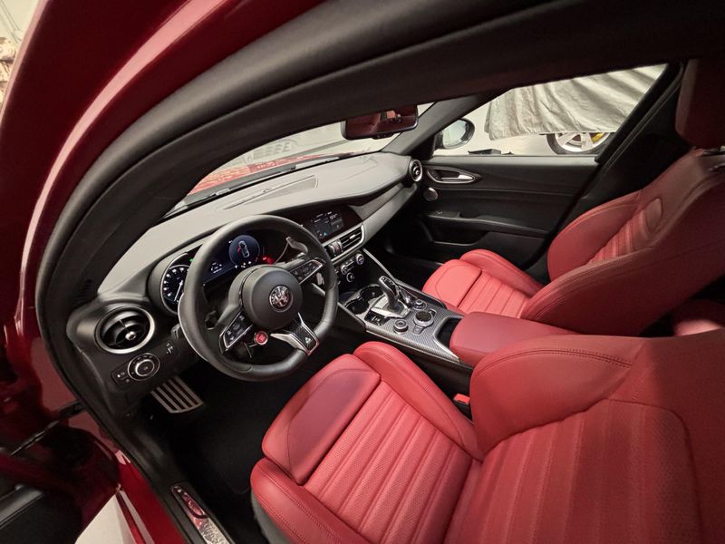 New 2024 Alfa Romeo Giulia Quadrifoglio Carbon RwdImage 5