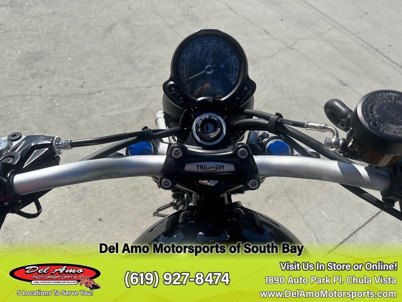 2024 Triumph SCRAMBLER 900  in a JET BLACK exterior color. Del Amo Motorsports of South Bay (619) 547-1937 delamomotorsports.com 