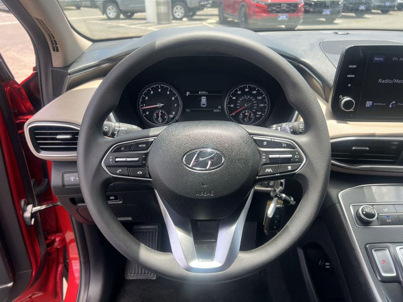 Used 2022 Hyundai Santa Fe SEImage 9
