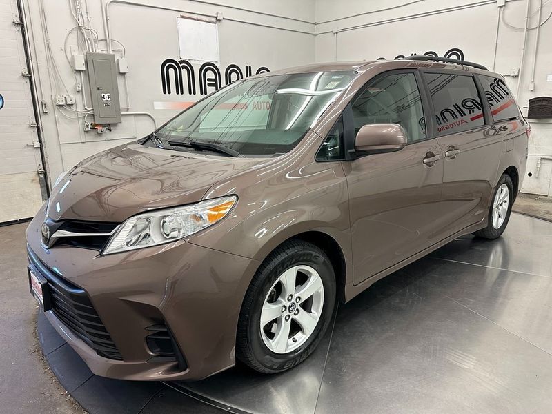 2020 Toyota Sienna LEImage 10