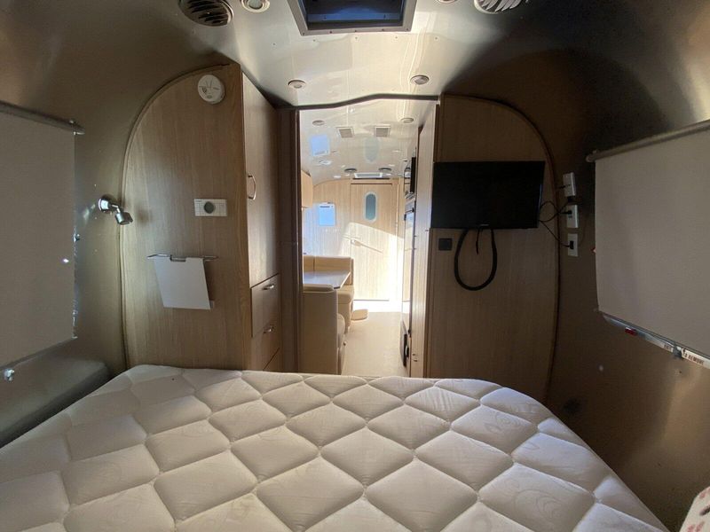 Used 2019 AIRSTREAM FLYING CLOUD 23FB Image 32