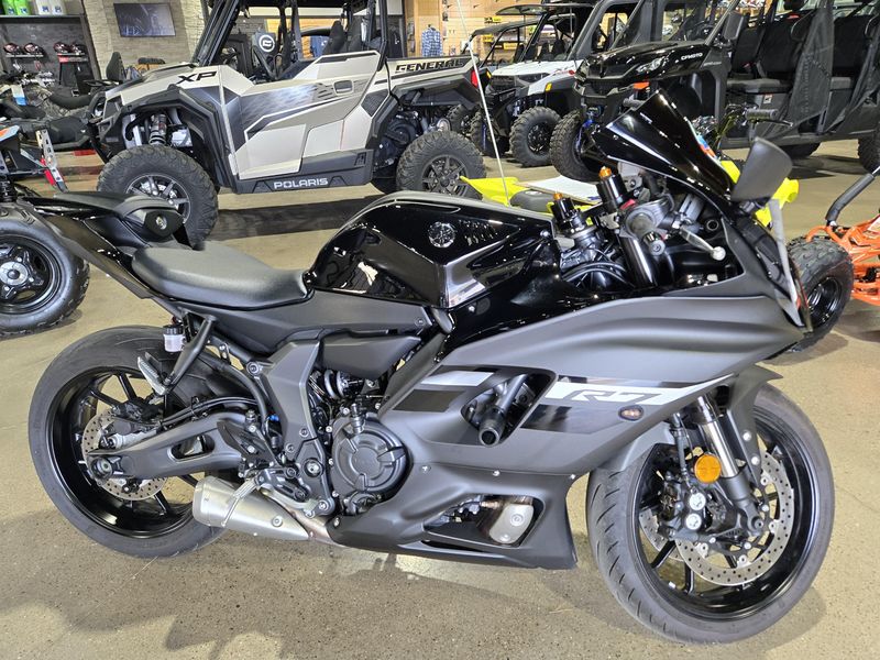 Used 2024 Yamaha YZFR7 Image 2