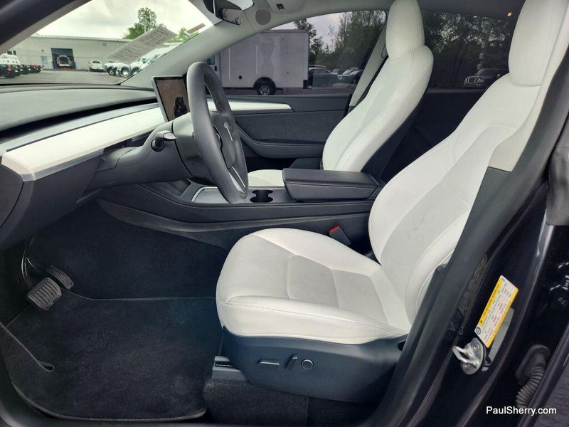 2024 Tesla Model Y Long RangeImage 27
