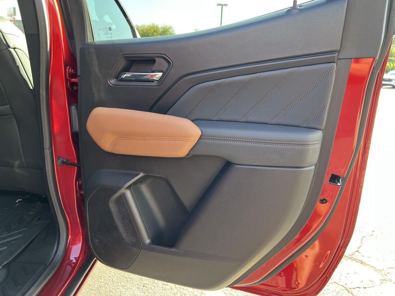 2024 Gmc Canyon AT4 photo 18