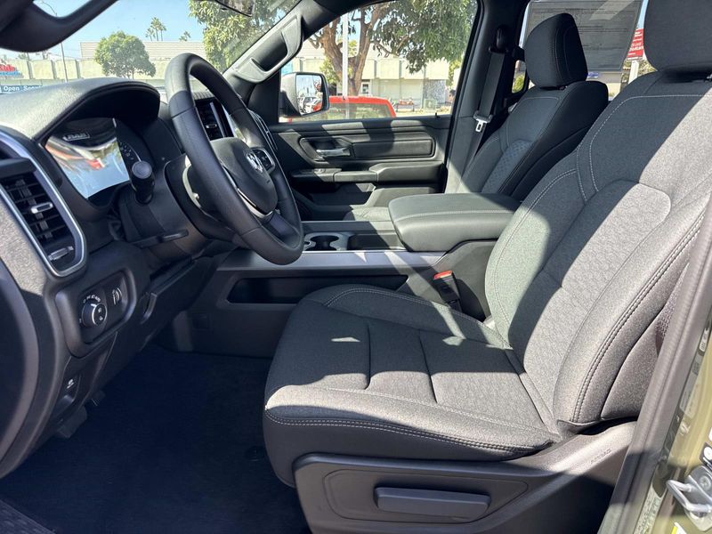 New 2026 RAM 1500 Express Crew Cab 4x4 5'7' Box
