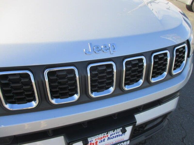 Used 2024 Jeep Compass LatitudeImage 4